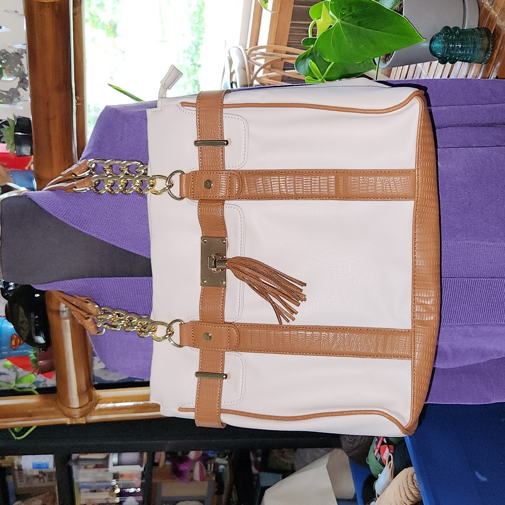 Apt 9 Purse